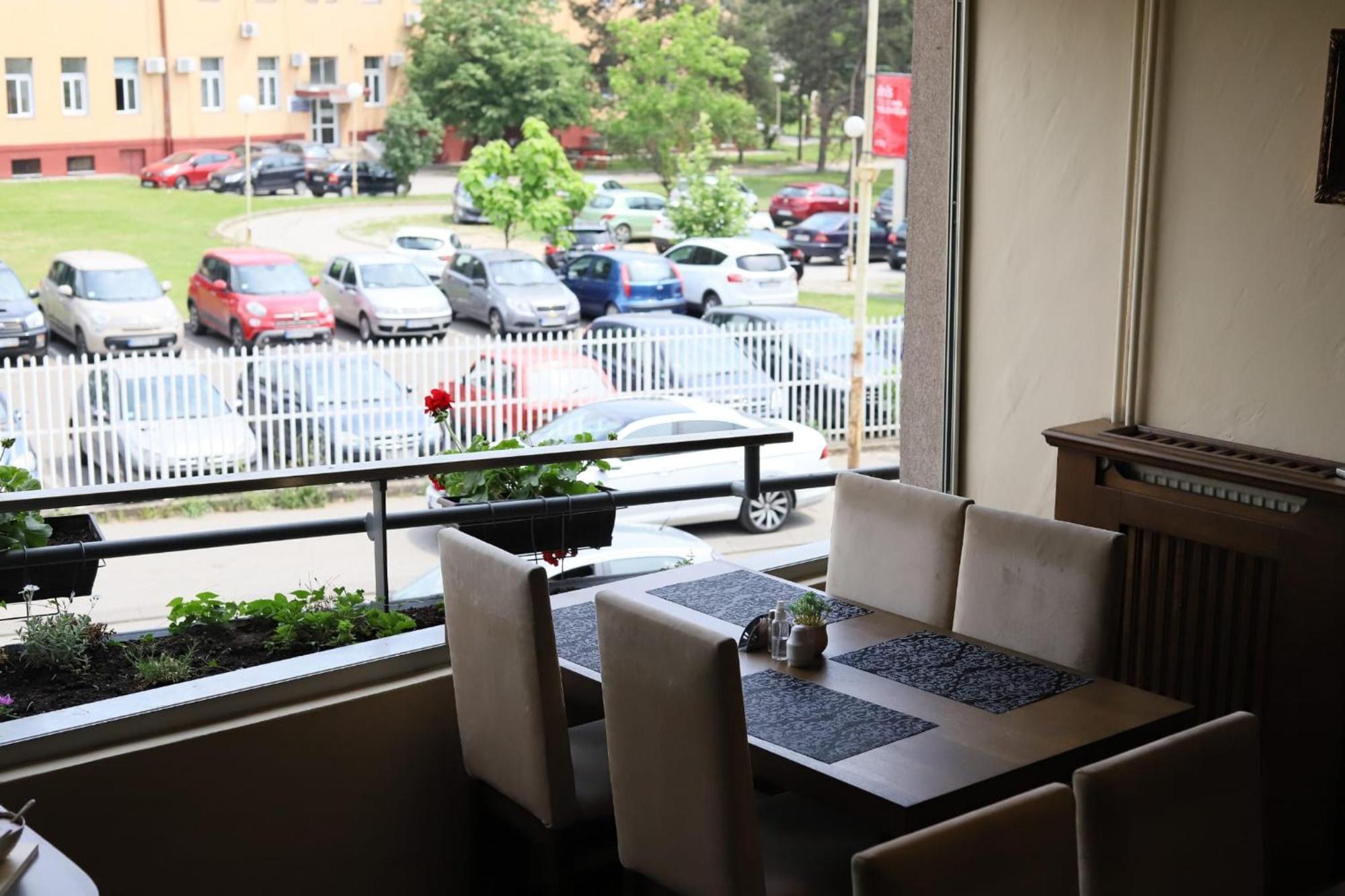 Garni Hotel Ema Крагуевац Экстерьер фото